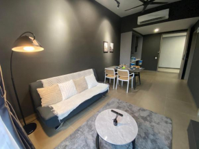 One Utama 3km away cozy 2 rooms